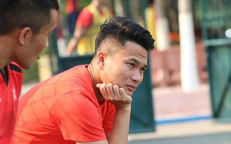 Trần Phi Sơn nghẹn ngào khi phải đối đầu với đội bóng cũ