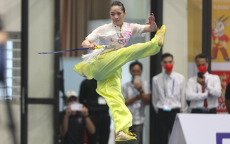 Highlights SEA Games: 'Nữ hoàng' wushu Thúy Vi đẹp hút hồn trong bài biểu diễn kiếm thuật