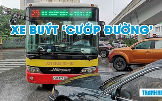 Xe buýt ‘cướp đường’, suýt đâm hai ô tô con tại Hà Nội