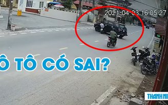 Xe máy ‘phóng như bay’ đâm ô tô đang quay đầu: Ai đúng ai sai?