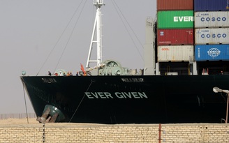 Tàu container khổng lồ mắc kẹt tại kênh đào Suez đã được giải thoát ra sao?