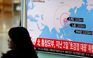 Triều Tiên phóng ít nhất 4 tên lửa, 3 quả rơi xuống EEZ của Nhật