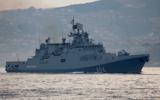 Tàu chiến Nga áp sát khu trục hạm Mỹ phóng tên lửa vào Syria