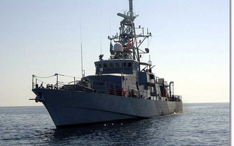 Tàu hải quân Mỹ bắn cảnh cáo tàu Iran