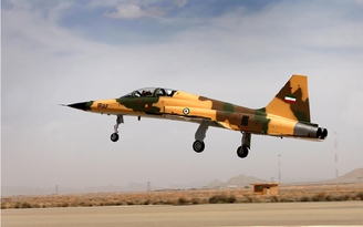 Iran trình làng chiến đấu cơ nội địa đầu tiên - trông giống máy bay F-5 của Mỹ