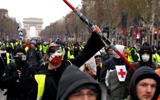 Biểu tình tiếp tục diễn ra Pháp, gần 70.000 cảnh sát đối phó