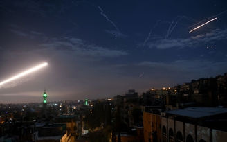 Syria tố Israel không kích, nói đánh chặn được tên lửa