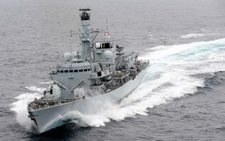Tàu chiến Anh phải 'chĩa súng' vào tàu quân sự Iran 'quấy nhiễu' tàu dầu ở vùng Vịnh