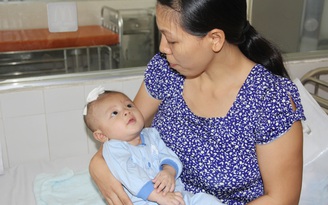 Mẹ của bé Dương Minh Phát đón Tết ấm áp cùng cậu con trai dũng cảm