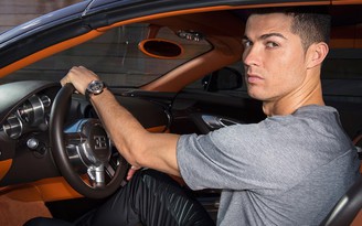 'Rượu vang' Ronaldo không chỉ giỏi đá bóng mà còn mê xe như điếu đổ