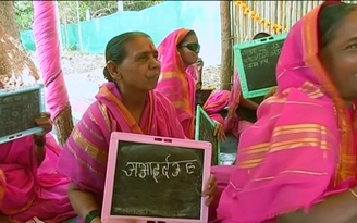Ấn Độ mở trường học cho các cụ bà