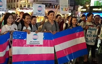 Cộng đồng LGBT Sài Gòn 'ăn mừng' được thừa nhận quyền chuyển giới tính