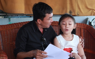 Cô bé 7 tuổi Dương Nghi Đình làm cha rớt nước mắt nghe con hát