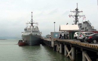Cận cảnh chiến hạm tối tân Hải quân Mỹ đến Đà Nẵng
