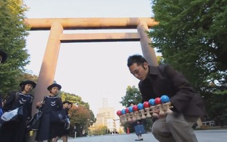 Ảo diệu màn tung hứng Kendama của người Nhật Bản