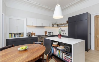 Thiết kế bếp chung cư tối giản hứa hẹn là xu hướng hot của năm 2022