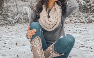 Mix quần jeans với boots, phong cách thời trang "đỉnh chóp" của cô nàng sành điệu Mix quần jeans với boots, phong cách thời trang "đỉnh chóp" của cô nàng sành điệu