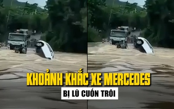 Rùng mình khoảnh khắc xe Mercedes bị lũ cuốn trôi ở Khánh Hòa