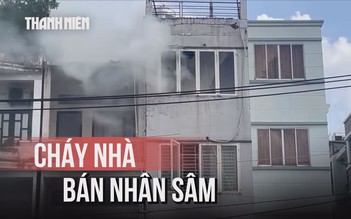 Cháy tiệm nhân sâm, lính cứu hỏa đập kính dập lửa