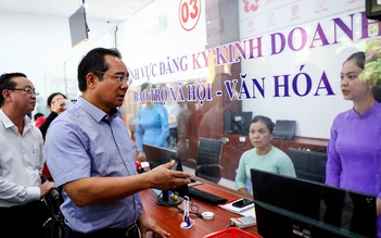 Chủ tịch UBND TP.HCM Nguyễn Văn Được kiểm tra hoạt động tại phường Phú An