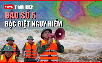 TRỰC TIẾP: Bão số 5 đã áp sát đất liền; Thời tiết ven biển Nghệ An, Hà Tĩnh cực kỳ nguy hiểm