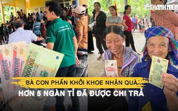 Bà con phấn khởi khoe nhận quà 100.000 đồng dịp Quốc khánh, hơn 5 ngàn tỉ đã được chi trả