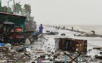 Siêu bão Ragasa quét qua Philippines, gây cảnh báo trên toàn khu vực