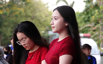 Nữ CĐV xinh đẹp tiếp lửa, Trường ĐH Đồng Tháp thẳng tiến chung kết vòng loại Tây Nam bộ