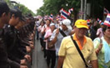 Phe áo vàng bao vây tòa nhà Quốc hội Thái Lan