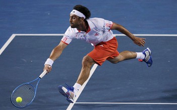 MARCOS BAGHDATIS lập kỷ lục đập gãy 4 cây vợt trong một trận