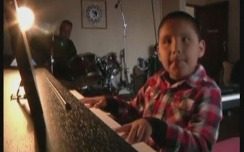 Cậu bé mù gây chấn động làng nhạc Jazz Bolivia