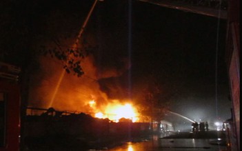 Cháy kinh hoàng tại khu công nghiệp Sóng Thần 1