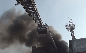 Cháy lớn ở hiệu buôn, 5 người may mắn thoát chết