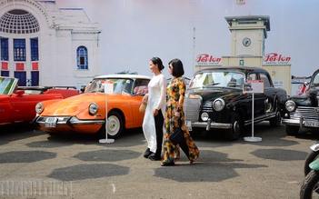 Đội nắng ngắm dàn xe cổ tụ hội, tái hiện góc phố Sài Gòn xưa