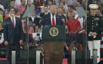 Nói quân Mỹ chiếm sân bay từ thế kỷ 18, Tổng thống Trump đổ lỗi cho máy nhắc chữ