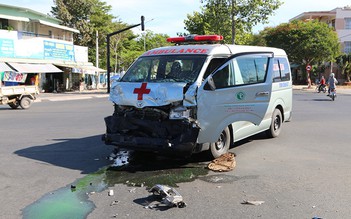 Xe cứu thương gây tai nạn giao thông liên hoàn, trách nhiệm thuộc về ai?