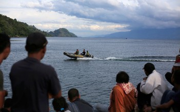 Gần 200 người mất tích vì phà chở quá tải chìm ở Indonesia