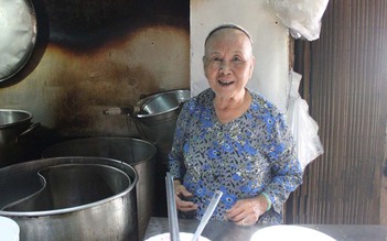 Bà chủ U.80 tất bật giữa quán phở Bắc nửa thế kỷ ở Sài Gòn