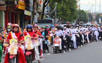 Vu lan ‘Hoa hồng xuống phố’ ở Nha Trang để ghi nhớ công ơn sinh thành cha mẹ
