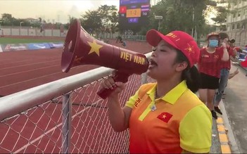 Hiến kế chị 'Bay lên trời' cổ vũ U.23 Việt Nam - U.23 Triều Tiên