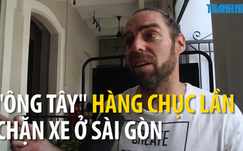 Ông Tây "gàn dở" hàng chục lần chặn xe chạy sai luật ở Sài Gòn