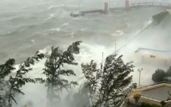 Siêu bão Mangkhut càn quét châu Á, ít nhất 49 người thiệt mạng