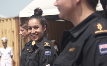 Tàu hải quân New Zealand cập Cảng Sài Gòn, sẽ diễn tập cùng hải quân Việt Nam