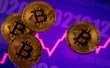 Bitcoin mất giá gần 50% so với mức kỉ lục 60.000 USD