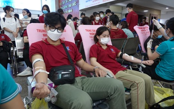 Gần 1.000 sinh viên Trường ĐH Nguyễn Tất Thành hiến máu cứu bệnh nhân