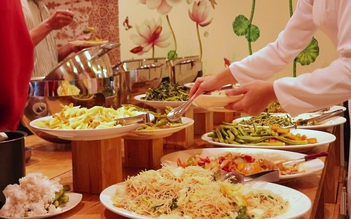 Mùa Vu lan, quán buffet chay dù dịch Covid-19 vẫn đông khách