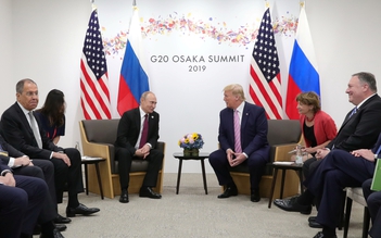 Tổng thống Trump cười, nhắn nhủ Tổng thống Putin: đừng can dự bầu cử
