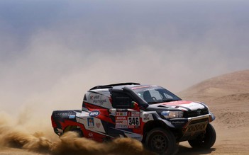 Cựu HLV Chelsea 'sống sót' sau 3 chặng đua Dakar Rally