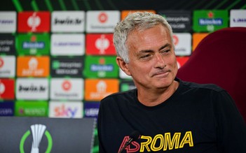 HLV Mourinho nhận quà bất ngờ từ tuyển Argentina trước đại chiến AS Roma vs Inter Milan