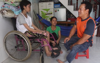 Vận động viên khuyết tật đấu giá huy chương vàng World Cup giúp hàng xóm chữa bệnh